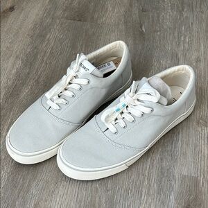TOMS Men's Lace-Up Canvas Sneakers in Light Gray and White